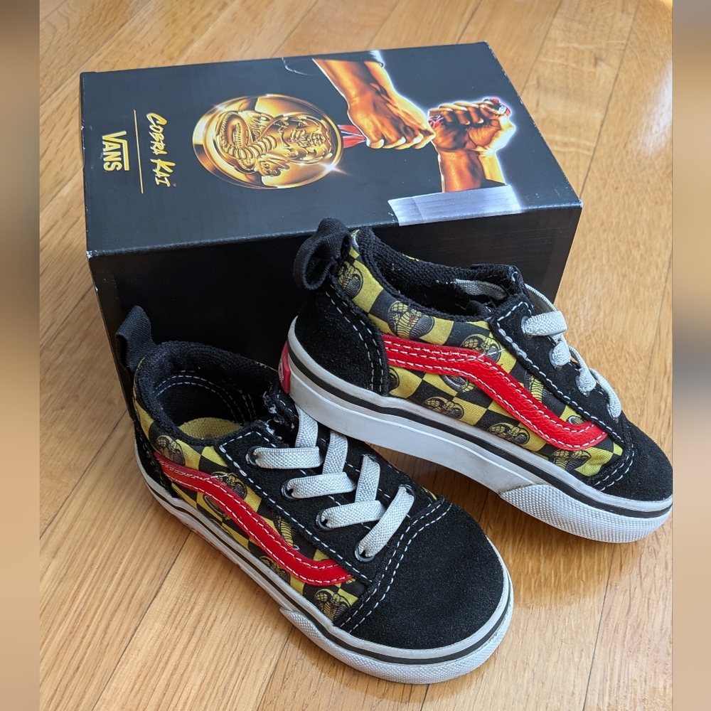 Vans Toddler Old Skool Elas Cobra Kai Sneakers. Black/Yellow/Red. Size 6